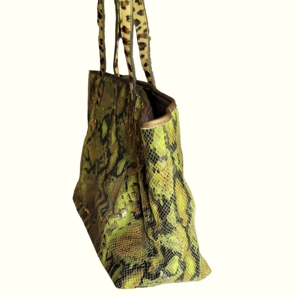 CLEVER CARRIAGE CHEETAH PYTHON TOTE - Picture 9 of 14